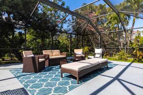 المرافق, 3BR With HUGE 2k sq ft Lanai & Seasonally Heated Pool in Bonita Springs