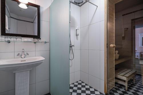 Shower, Padise Moisa iseteeninduslik majutus in Padise