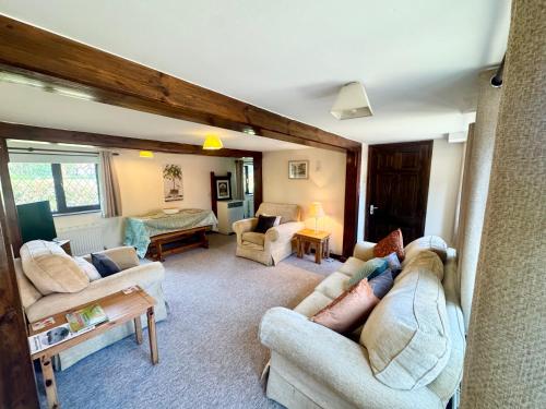 Thurnefield - Walnut Tree