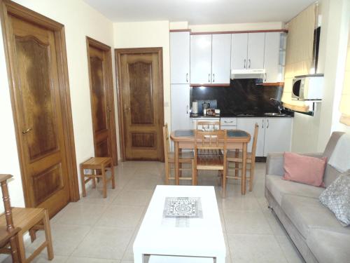 2 bedrooms, 3 beds