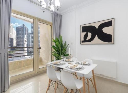 Dubai Marina-2Bedroom-3 balcony -holiday home-direct acces to Marina Promenade, Dubaj (zdjęcie 4)