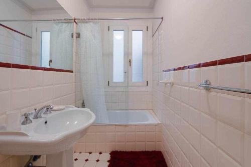 Ghibellina Elegant Apartment with 4 bedrooms - image 13