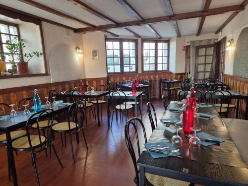 Logis Hotel Restaurant L'Oustal in ตูล