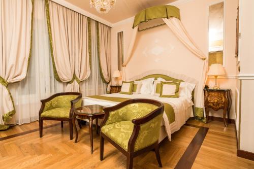 679005053 Hotel Bernini Palace