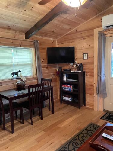 المنظر الخارجي, Moore Road Cabin 1 Pet Friendly in كولومبوس