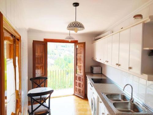 Mirador de Palacios- céntrico con vistas y parking cerca (Mirador de Palacios- centrico con vistas y parking cerca) in Albarracin