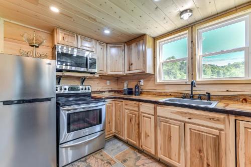 On-Site Creek Access: Pet-Friendly Cosby Cabin! in Cosby (TN)