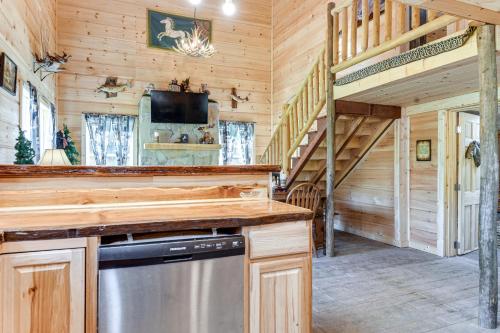 On-Site Creek Access: Pet-Friendly Cosby Cabin! in Cosby (TN)
