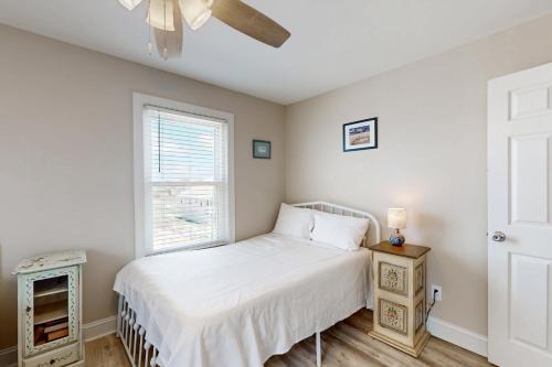 Fort Fun West by Meyer Vacation Rentals – Gulf Shores, AL