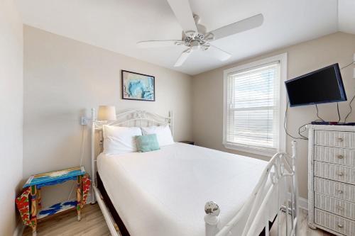 Fort Fun West by Meyer Vacation Rentals – Gulf Shores, AL