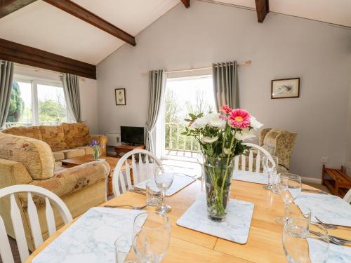 Exterior view, Swallows in Ventnor West