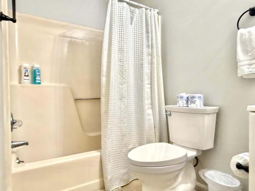 NEW 2b2b ENTIRE TOWNHOUSE PLACE COZY and QUIET SP1271 in Norcross, USA