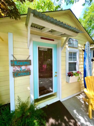 Romantic Beach Style Cottage close to everything! in Whitehouse Plantation, USA