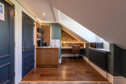 The Crown Pub & Guesthouse in Shoreditch