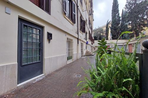 Charm Apartment San Giovanni, Рим (фото 9)