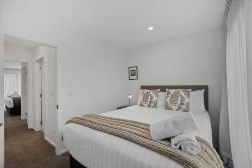 Ride Recover & Rest | Arthurs Point Stay Near Ski & Hot Pools - image 5