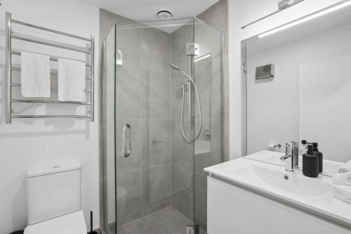 Three-Bedroom Townhouse image 6