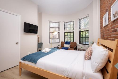 Serene Studio with Cozy Atmosphere, Boston