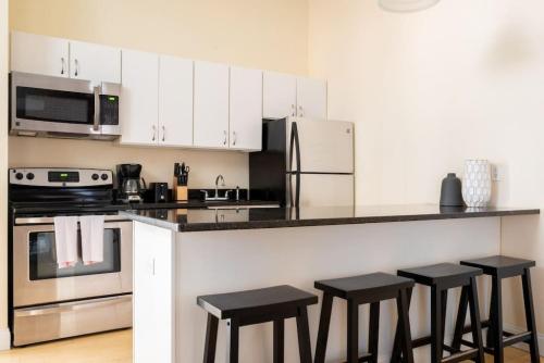 Beautiful 4br 2br Downtown Xing High Ceilings