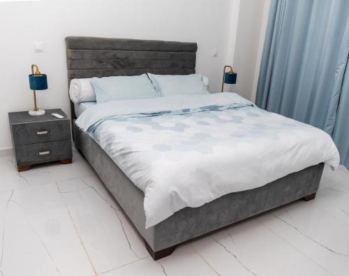 One-Bedroom Apartment image 2