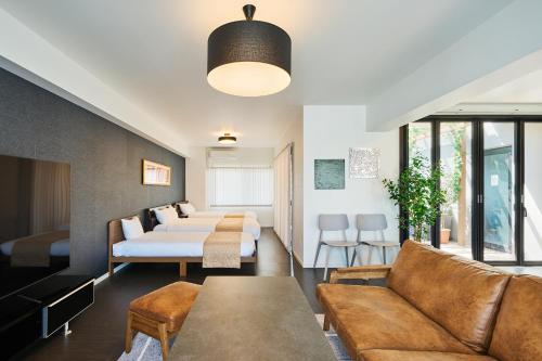 Deluxe Suite image 10