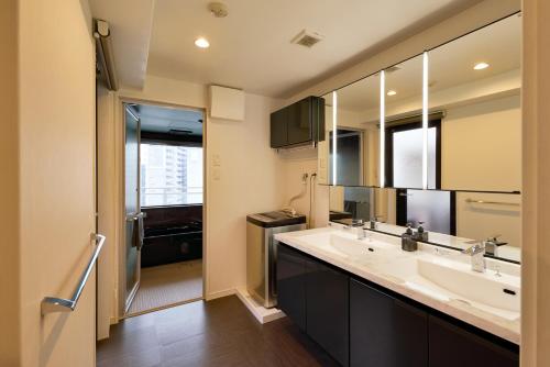 Deluxe Suite image 6