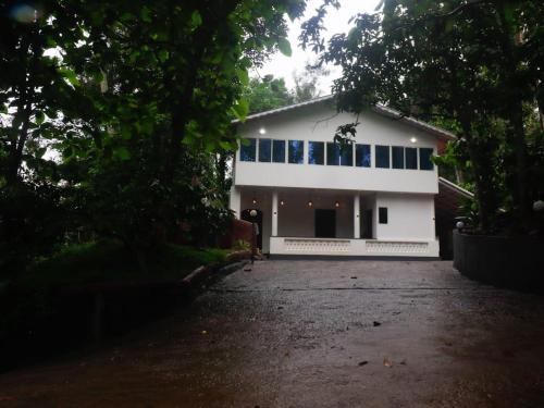 Fogland Villa in Vaduvanchal