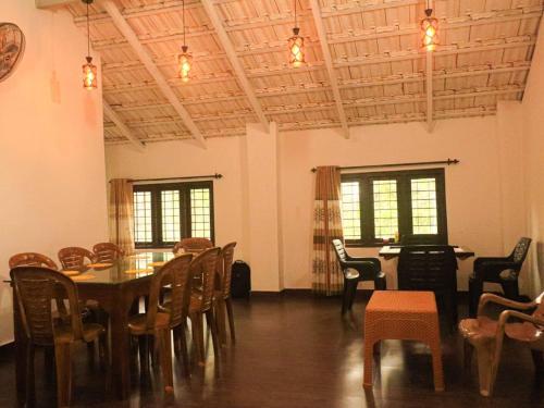 Fogland Villa in Vaduvanchal