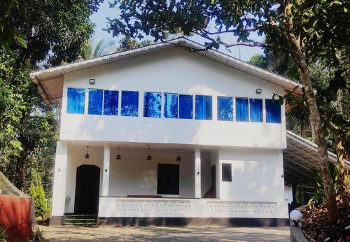 Fogland Villa in Vaduvanchal