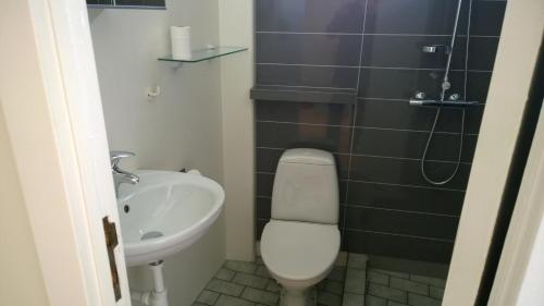 Budget Apartment with Ocean View - image 5
