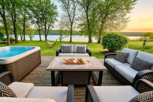 River Front Home Good for Family and Groups