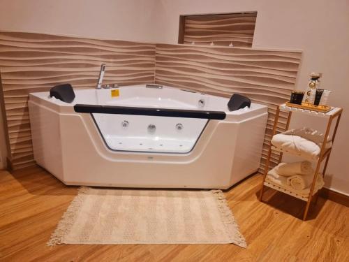 Bañera de hidromasaje, PARADISE Villa in Al Sharqiyah