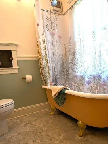 Bluebird Guesthouse - image 7