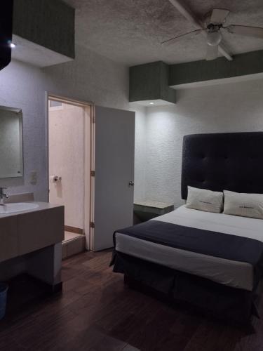 Standard Double Room with Fan image 3