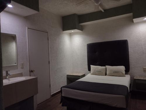 Standard Double Room with Fan image 4