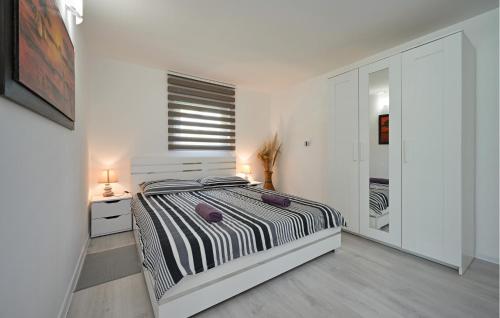 Cozy Home In Breznicki Hum in 哈爾斯新納