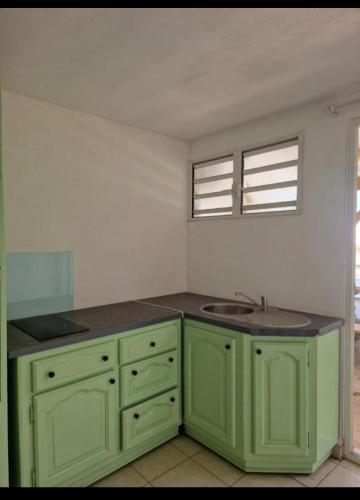 Ti'Eva appartement F3 avec piscine partagée (Ti'Eva appartement F3 avec piscine partagee) in Ducos