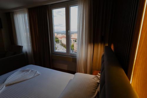 One-Bedroom Apartment image 10