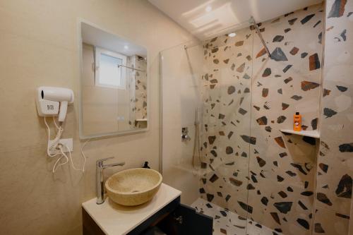 One-Bedroom Apartment image 5