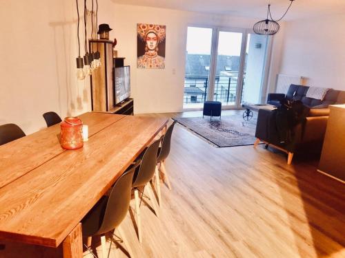 Trendy 2 BR Apartment with private terrace&parking – khách sạn tại Hollerich