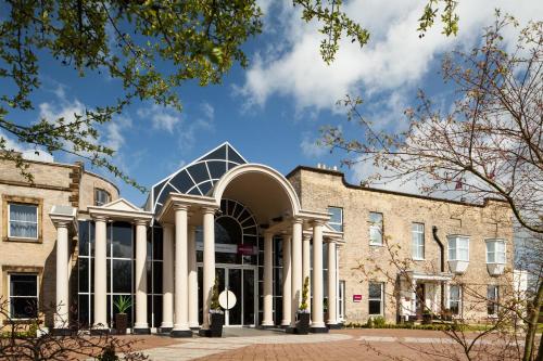 Widok z zewnątrz, Mercure York Fairfield Manor Hotel in York