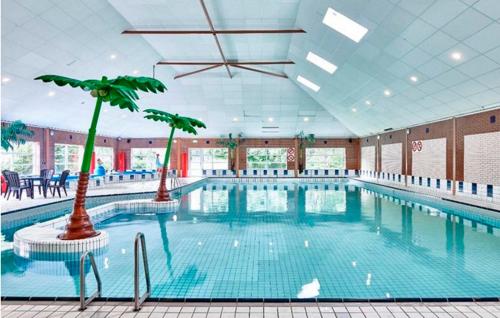 Басейн, Awesome Home In Andijk With Wifi in Медемблік