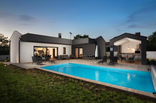 Vila Nora with heated pool - Location, gîte - Marčana