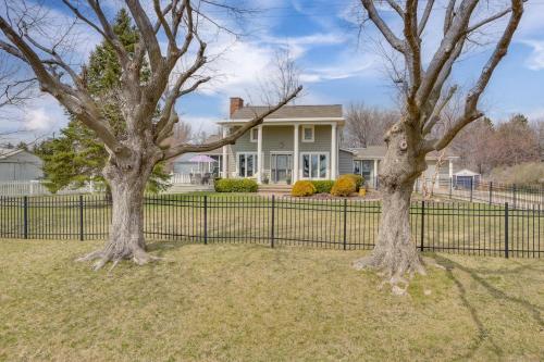 Tennis Court and Deck Pet-Friendly Charles City Gem in Charles City (IA)