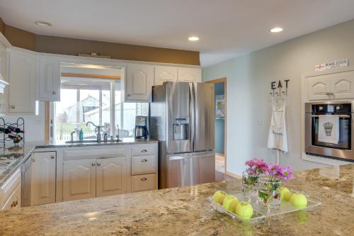 Tennis Court and Deck Pet-Friendly Charles City Gem in Charles City (IA)