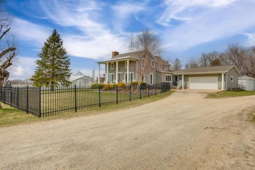 Tennis Court and Deck Pet-Friendly Charles City Gem in Charles City (IA)