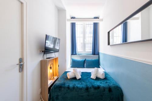 Parisian Getaway for two in iconic Montmartre neighborhood, Parigi