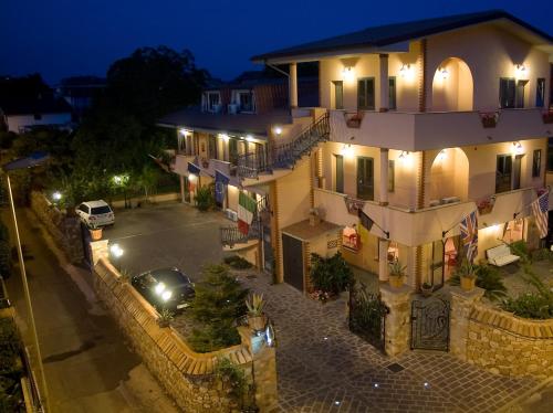 Exterior view, Hotel Louis II in Ciampino Airport