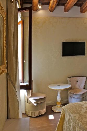 Double or Twin Room with Terrace image 1