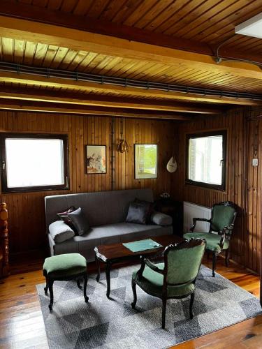 Brvnara Nenadić (Brvnara Nenadic) in มาโลซาบูชเย